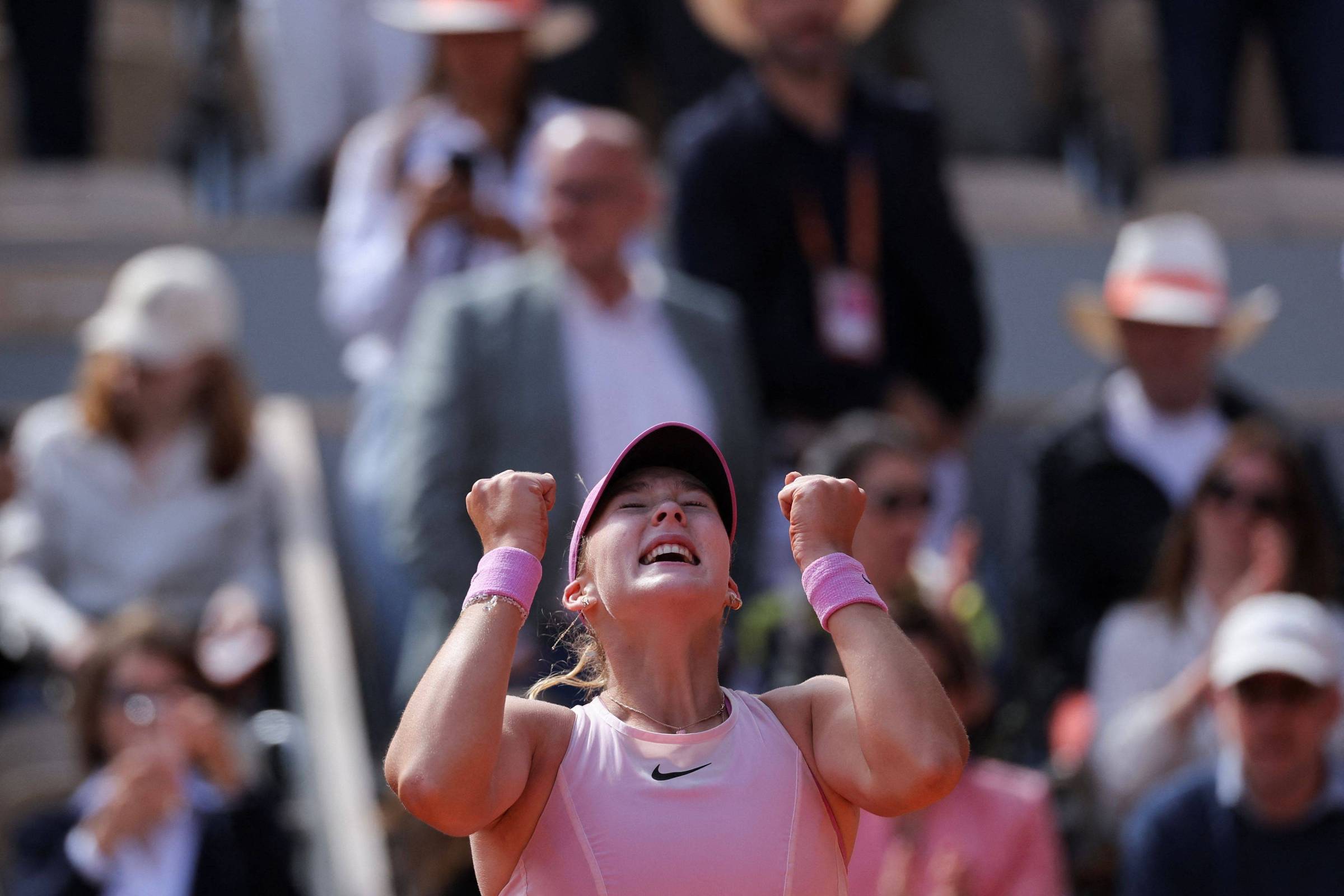 Russa Mirra Andreeva, de 19 anos, é campeã de Roland Garros