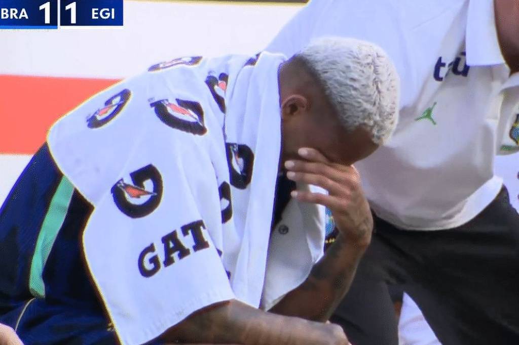 Wesley sai de campo chorando e amplia crise na lateral do Brasil