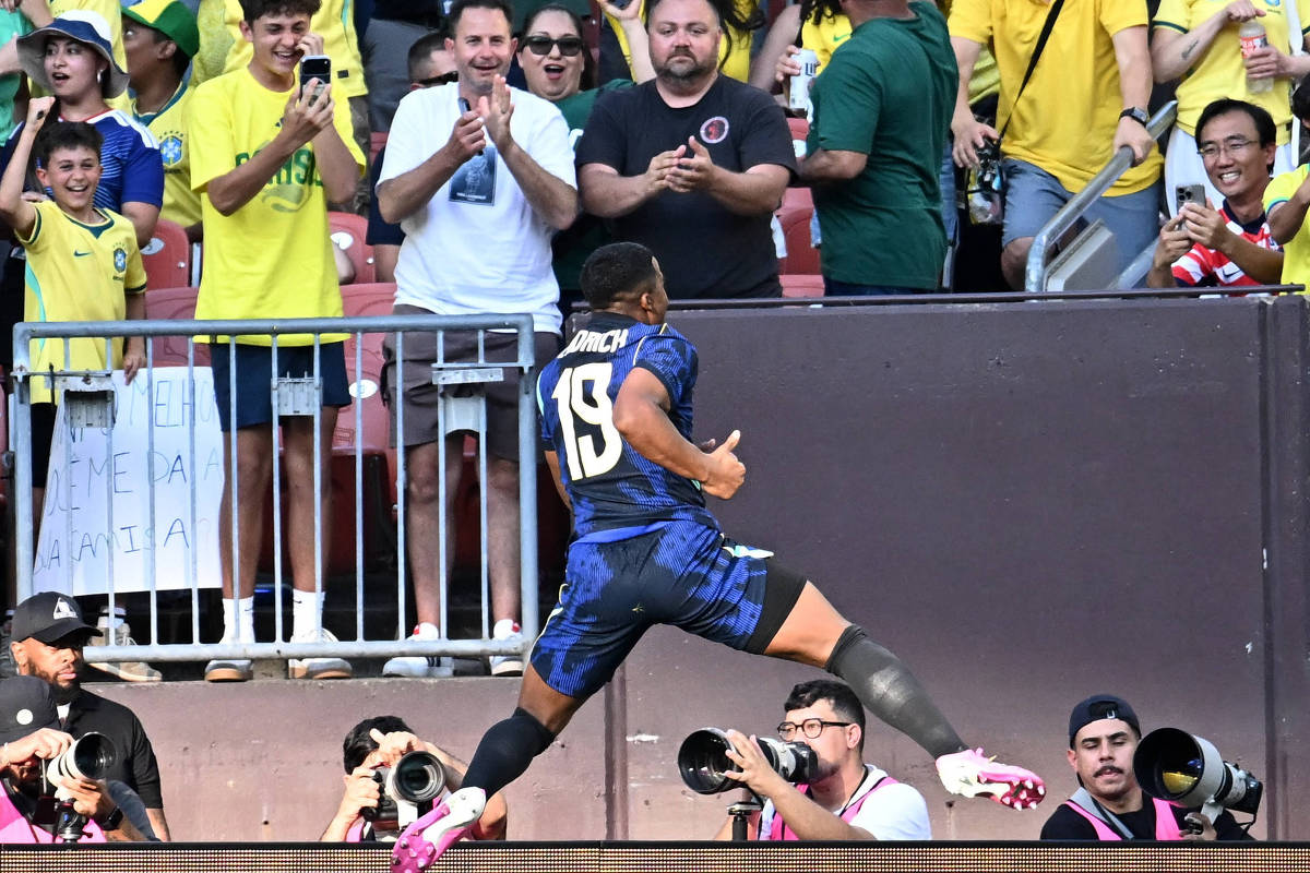 Brasil rouba bolas no ataque e vence Egito em último amistoso antes da Copa