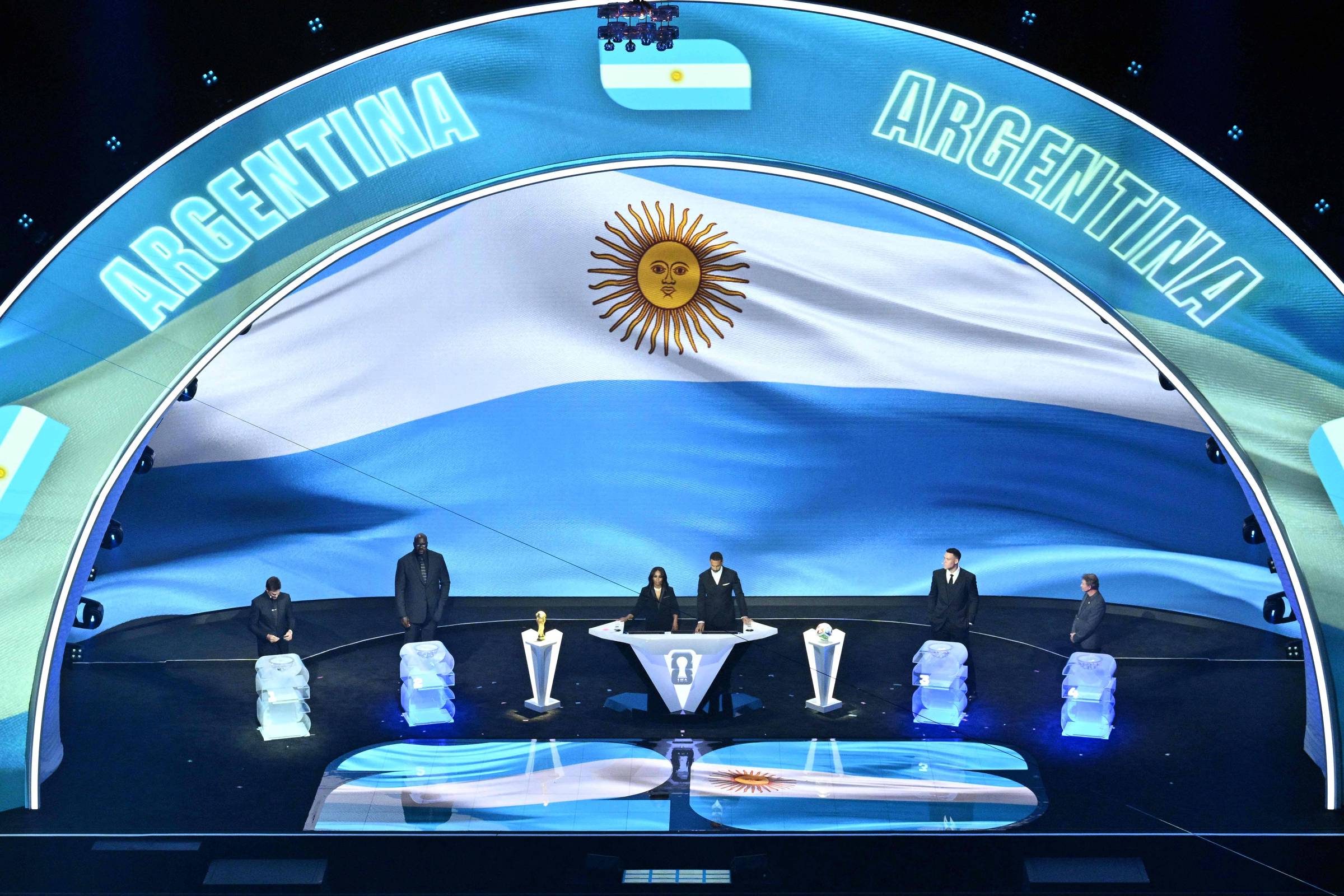 Argentina estreia no Grupo J com título e anfitrião da Copa