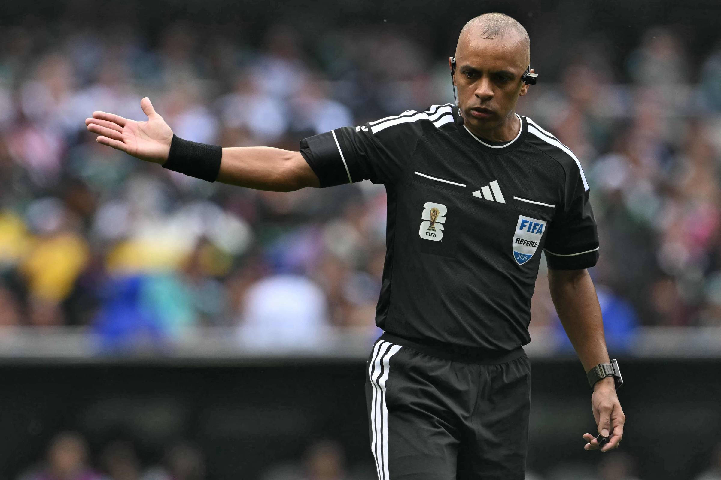 Fifa tira spray dos árbitros na Copa após batalha com inventor brasileiro