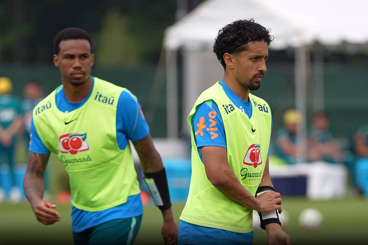 Seleção adota munhequeira da NFL com instruções de jogadas ensaiadas