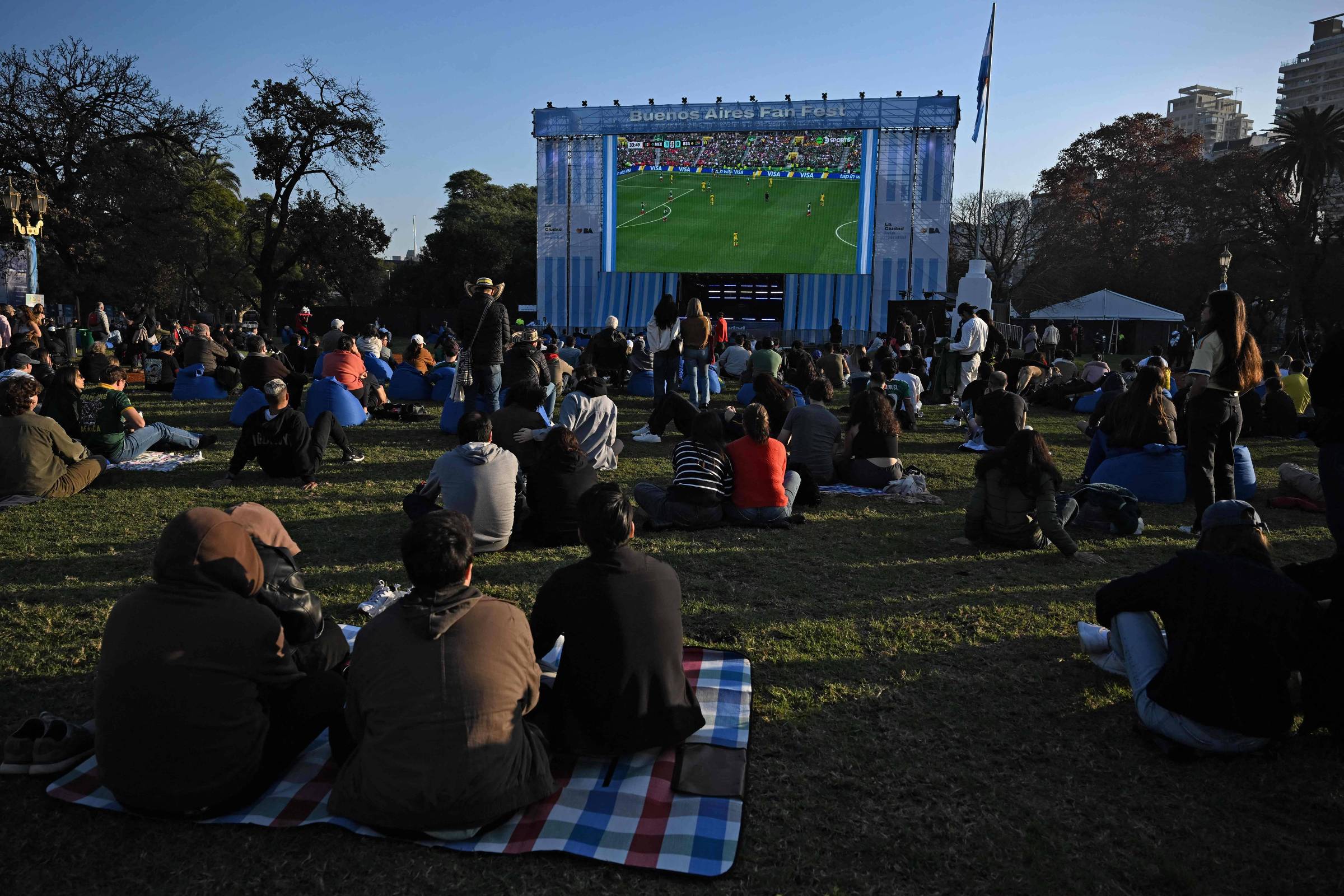 Argentinos acompanham abertura da Copa com esperança de repetir triunfo de 2022