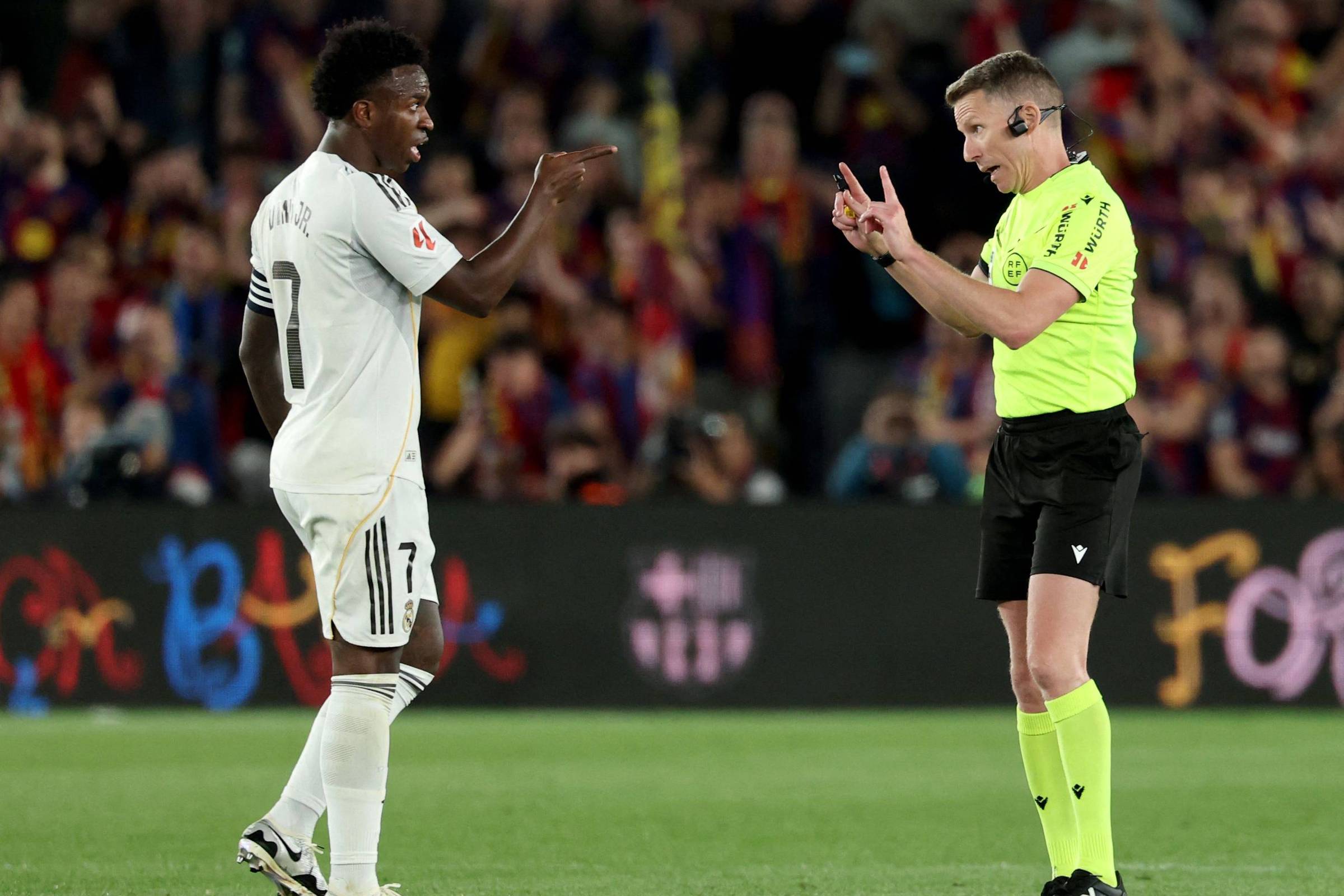 Árbitro espanhol vai apitar Brasil e Haiti na Copa do Mundo