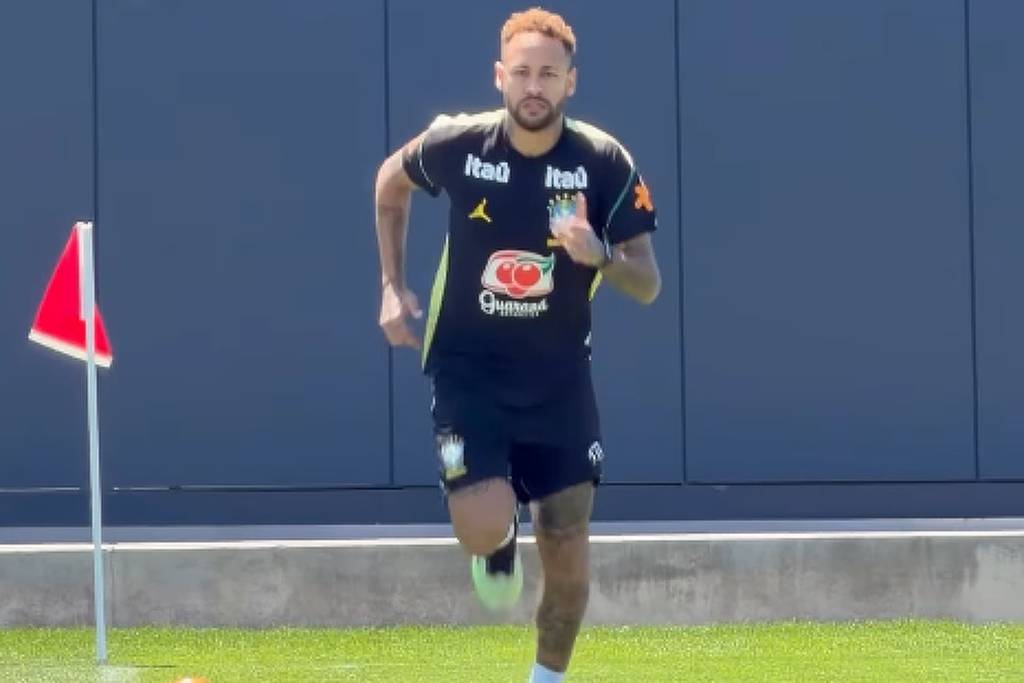 Neymar vai a campo pela primeira vez nos EUA e faz atividade de tênis