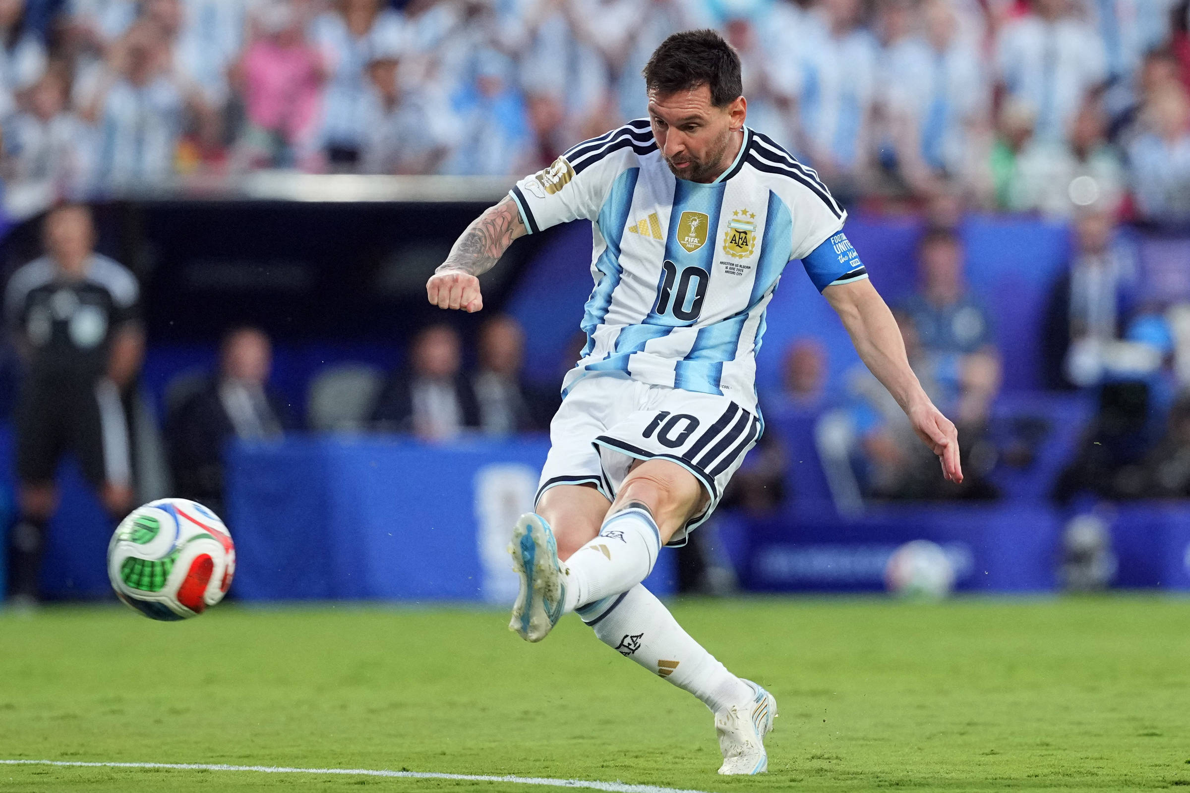 Messi elogia Ronaldo e diz que recordes em Copas 'são só estatísticas'