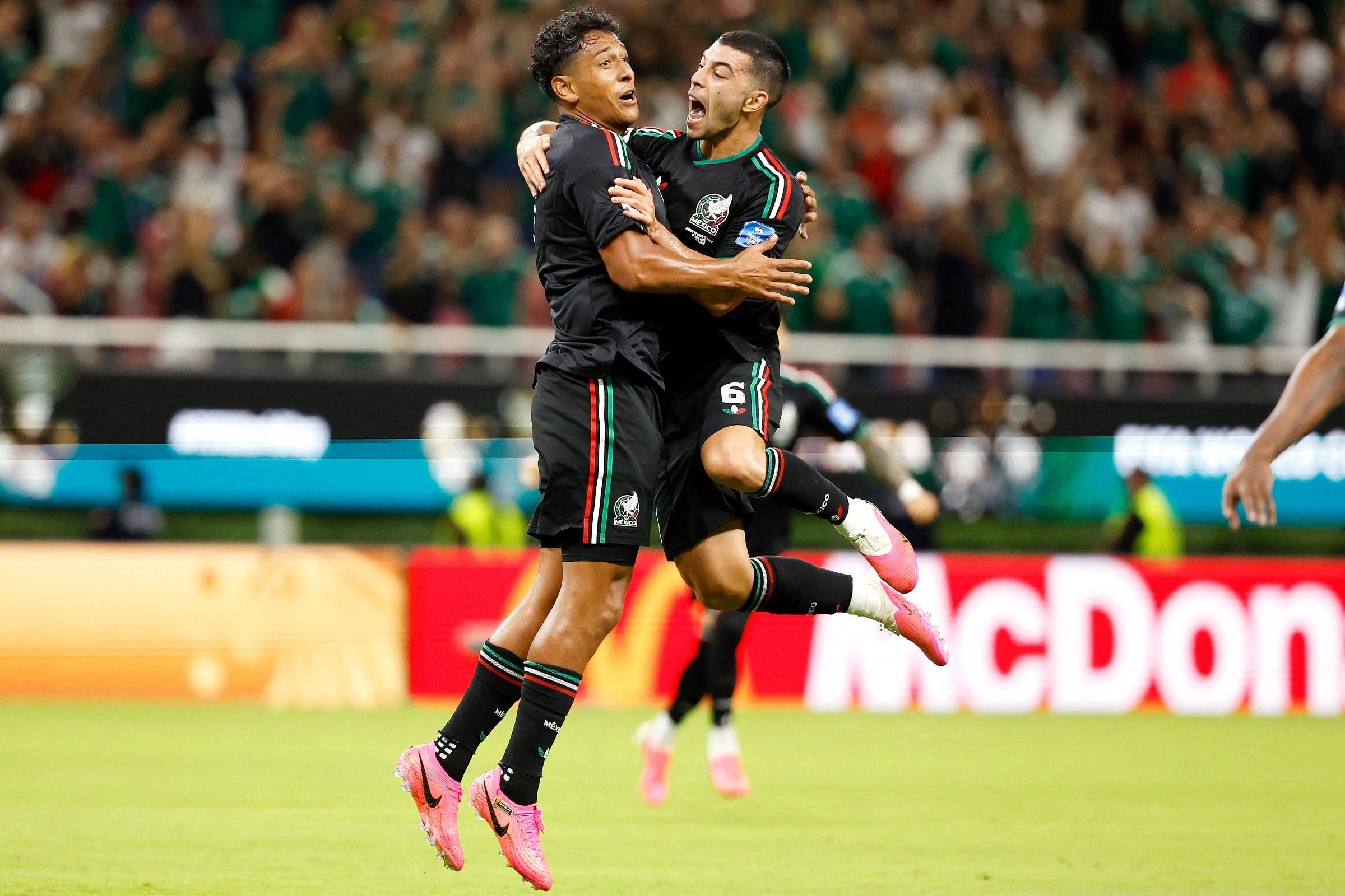 Resumo do dia: México se classifica, e Canadá goleia em dia de lesão grave de Koné