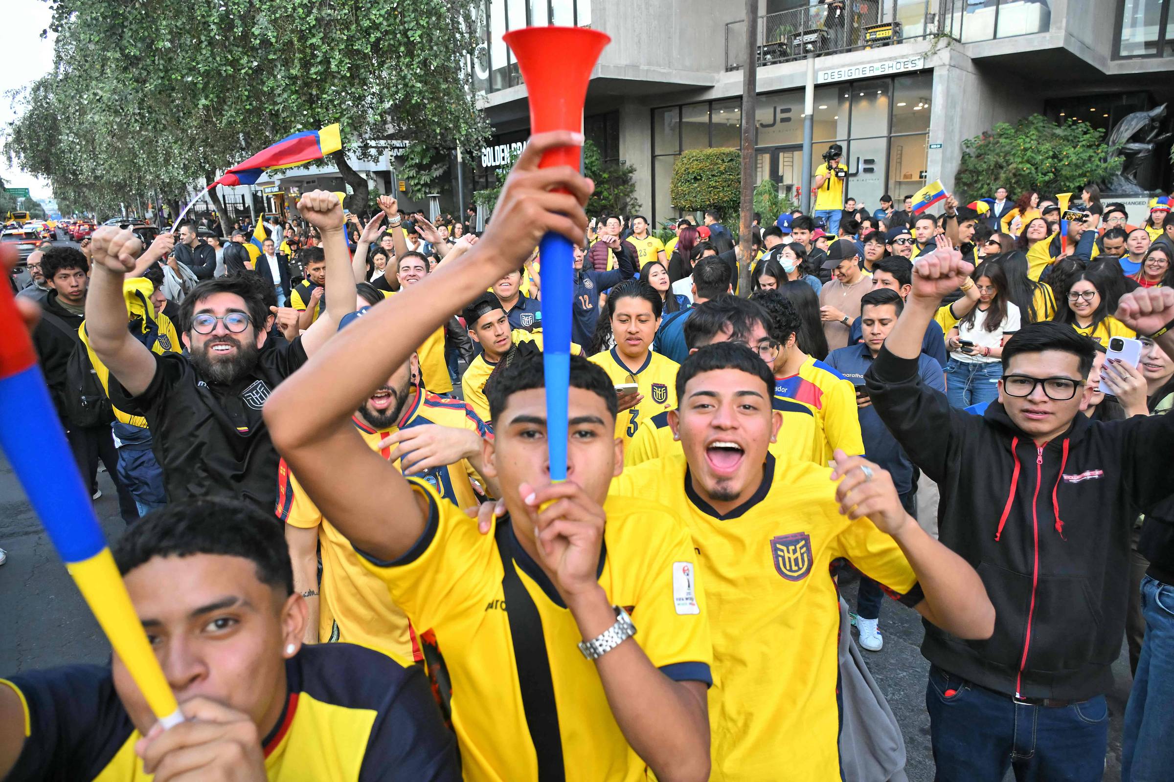 Presidente do Equador declara feriado nacional após seleção avançar na Copa