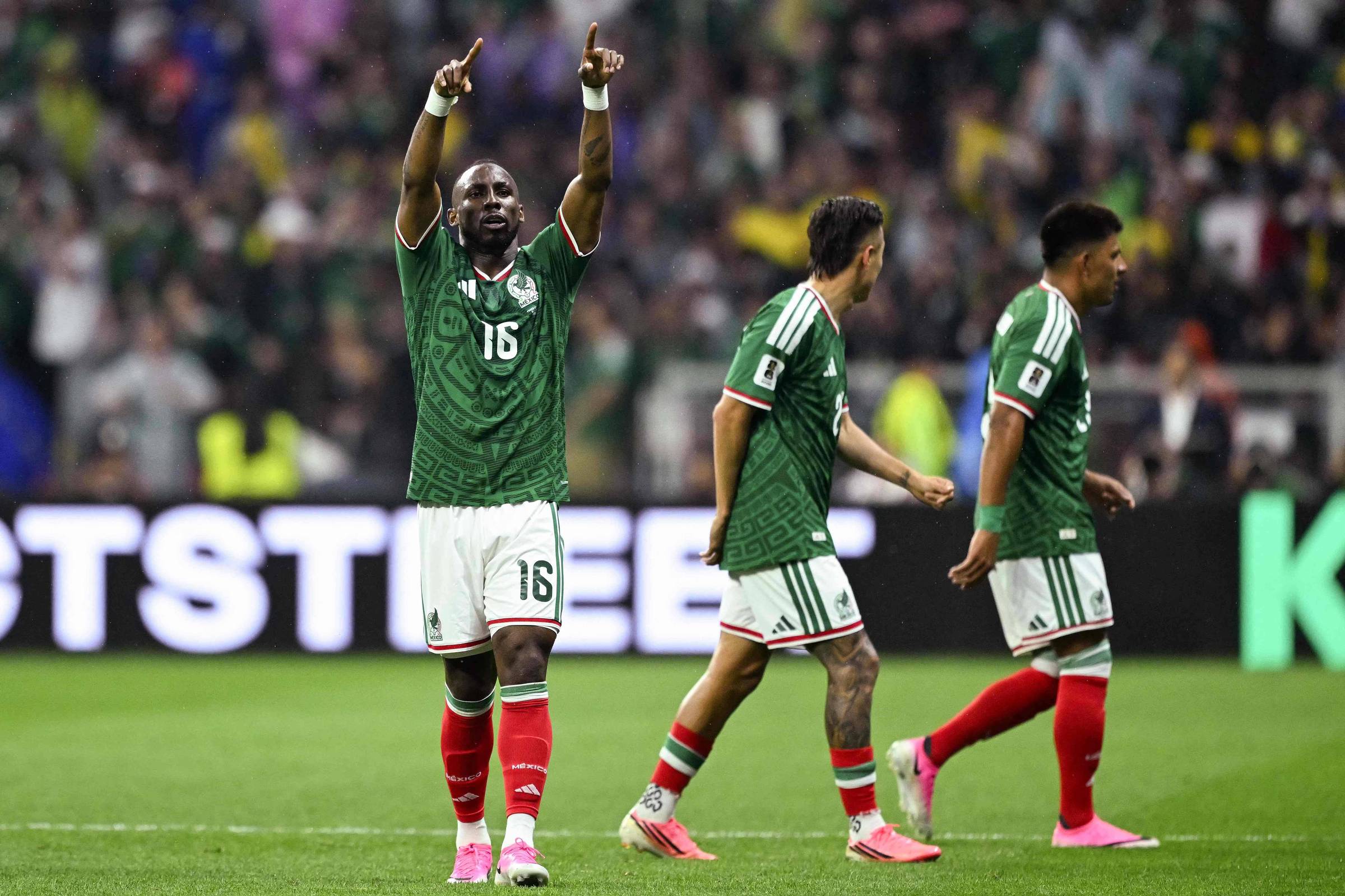 Coanfitrião na Copa, México domina Equador e passa sem sustos para as oitavas; veja os melhores momentos