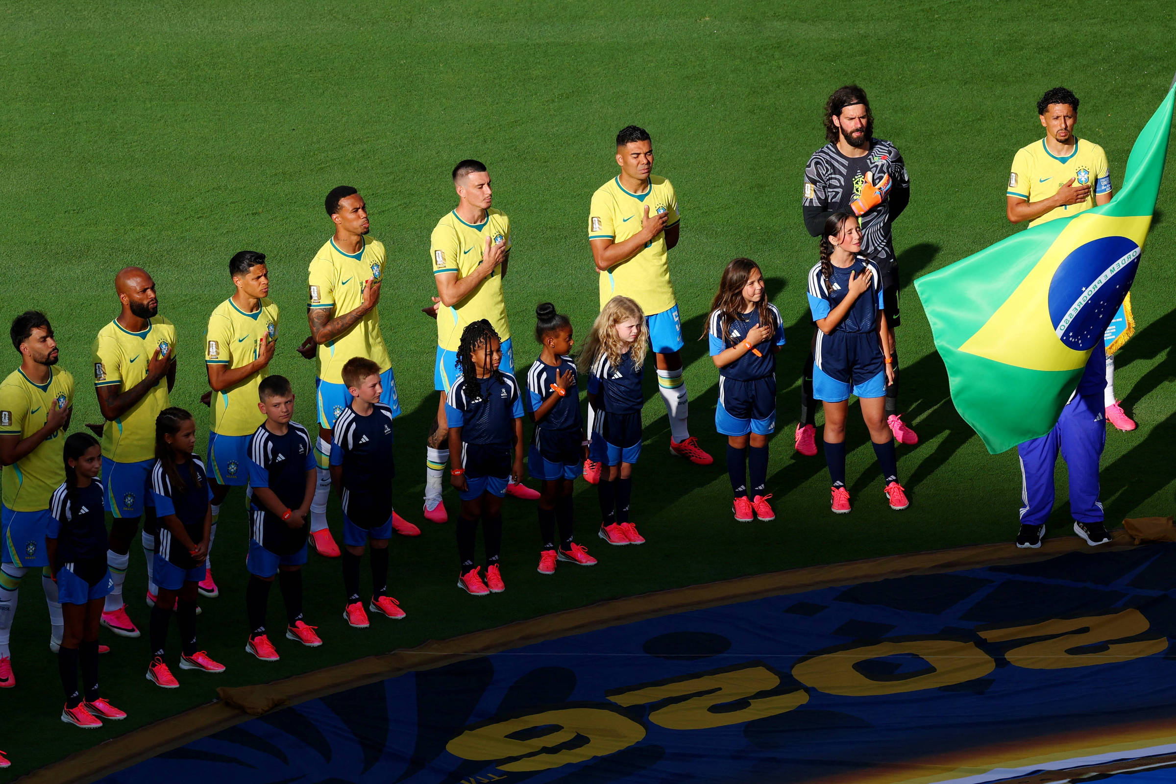 Invasão de chuteiras rosas na Copa do Mundo foi 'coincidência' e ninguém gostou, diz Adidas