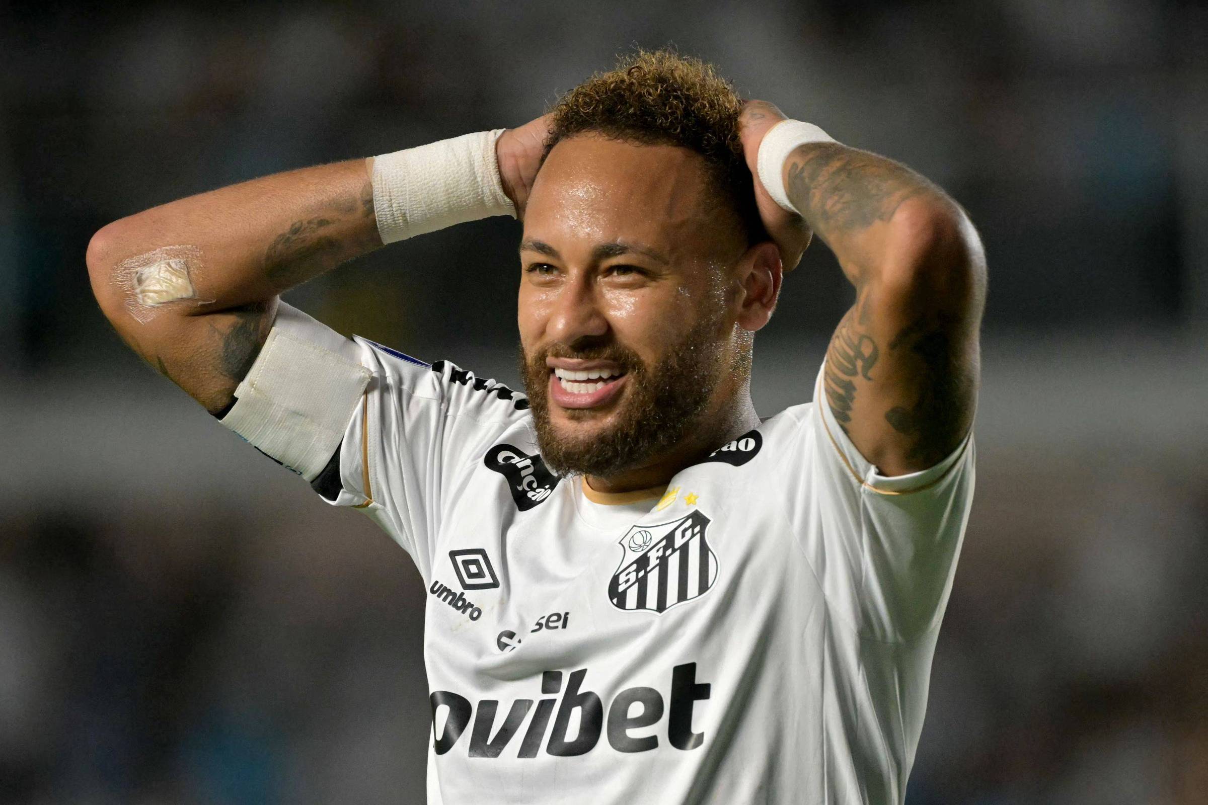 Neymar fecha contrato com a ESPN para transmitir leilão beneficente de seu instituto