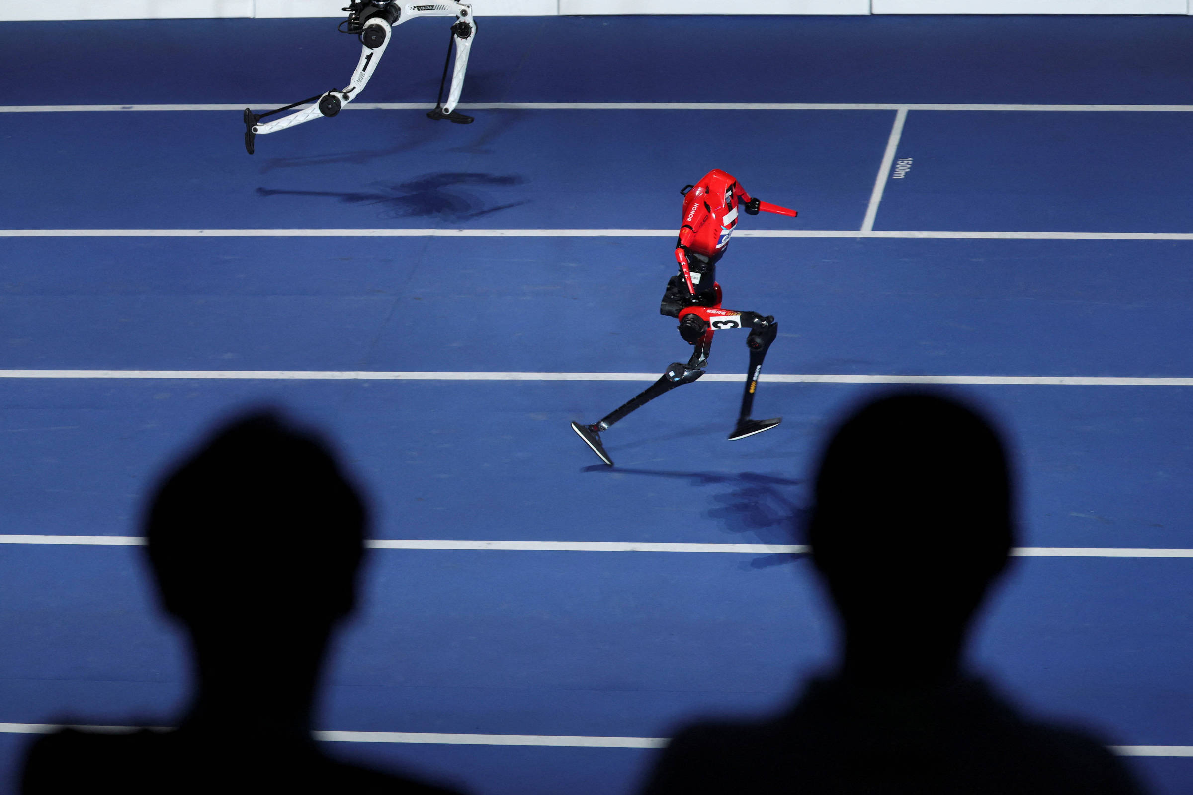 Robô chinês supera recorde mundial de Usain Bolt nos 100 m em corrida de teste