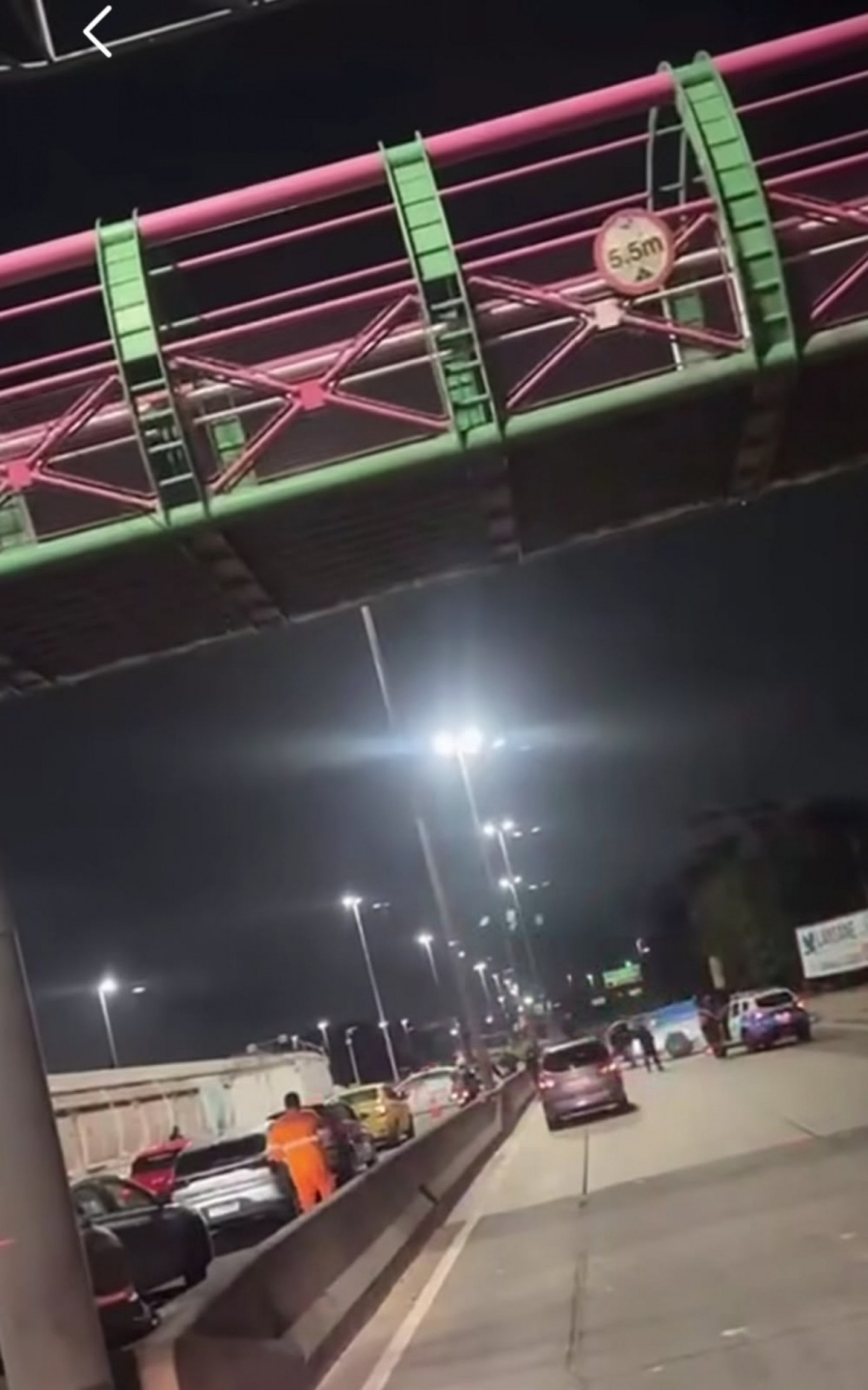 Operação no Complexo de Israel fecha vias expressas e mobiliza mais de 200 policiais no Rio