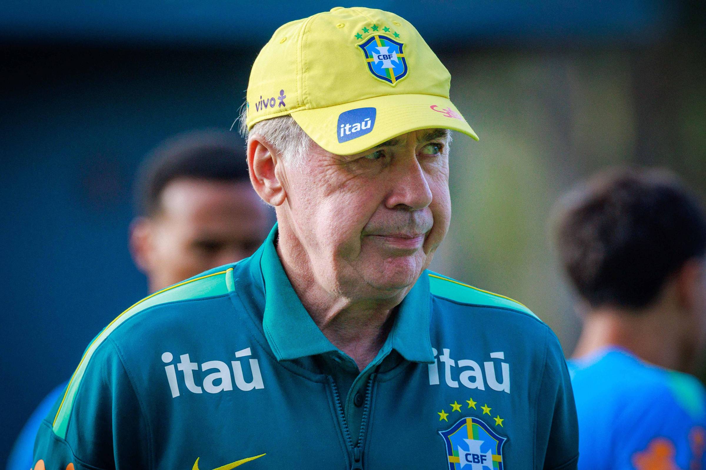 Ancelotti diz não ligar para críticas, mas deve promover sete alterações em segundo jogo contra Austrália