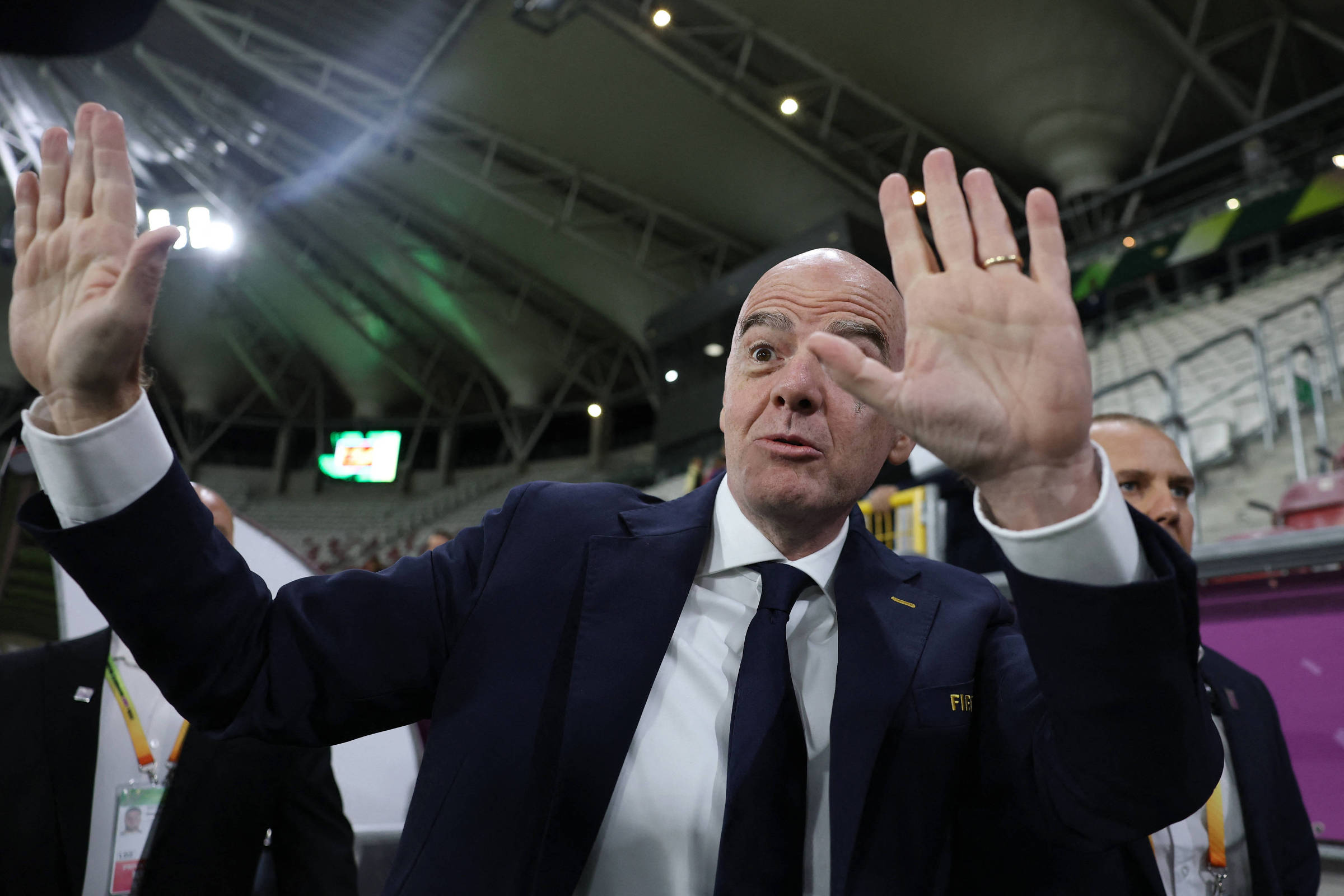 Em reação dupla, Fifa ataca Uefa e diz que aceita usar parte de fundo bilionário