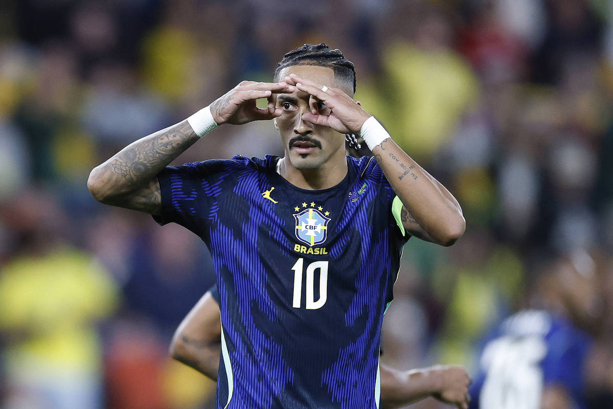 Seleção corta Raphinha após edema na coxa direita