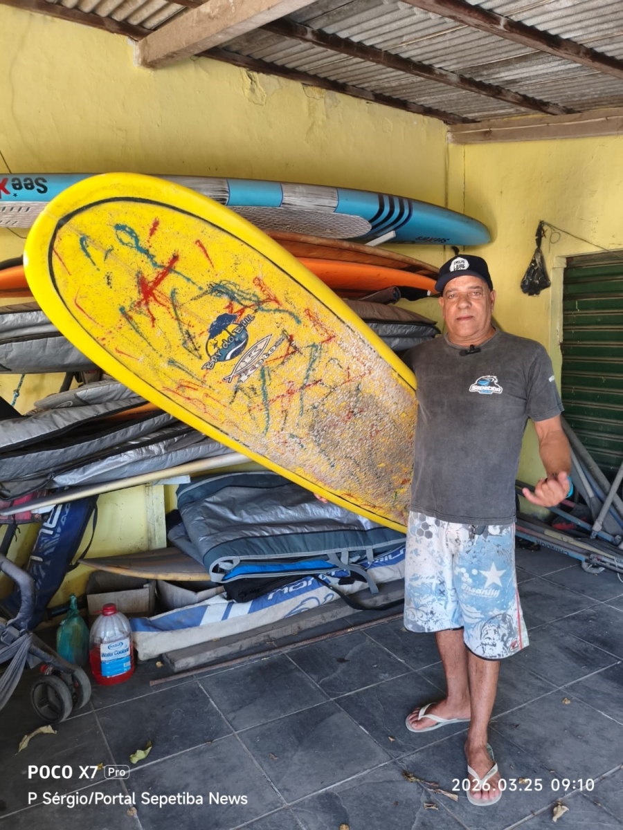 Lenda viva do surf: Zezinho Sepetiba constrói história dentro e fora do mar.