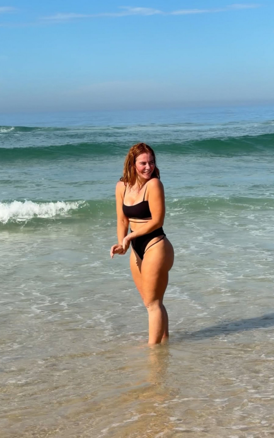 Paolla Oliveira aproveita dia de praia