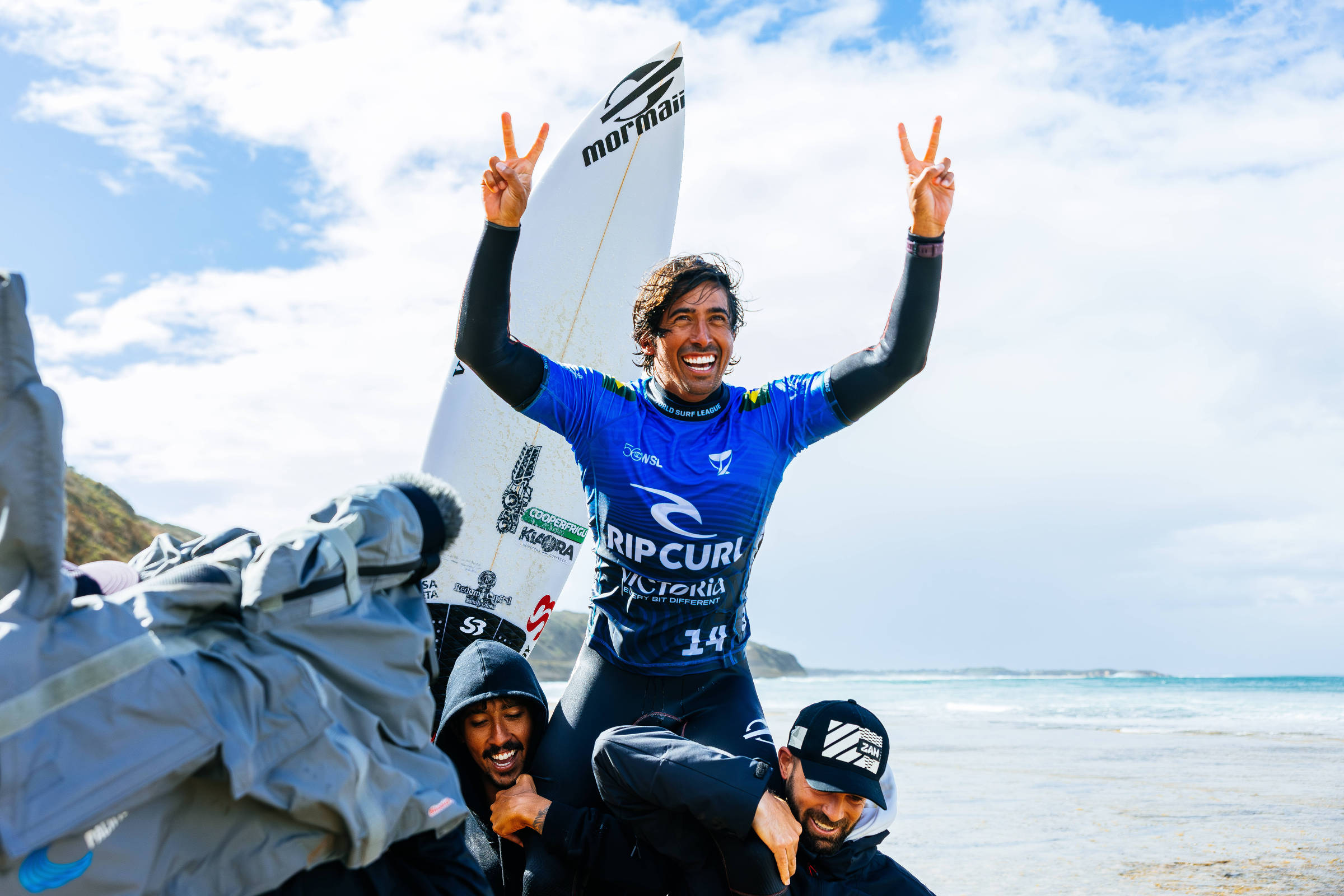 Miguel Pupo vence final brasileira em Bells Beach e abre temporada na frente