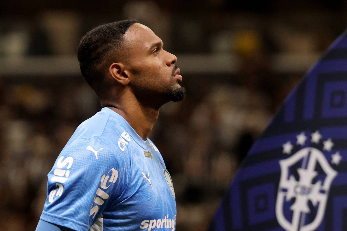 Racismo contra Carlos Miguel deve render multa de até R$ 100 mil ao Corinthians, prevê especialista