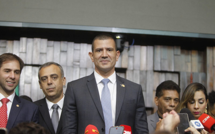 Douglas Ruas defende diálogo sobre futuro do Governo do Rio após assumir presidência da Alerj