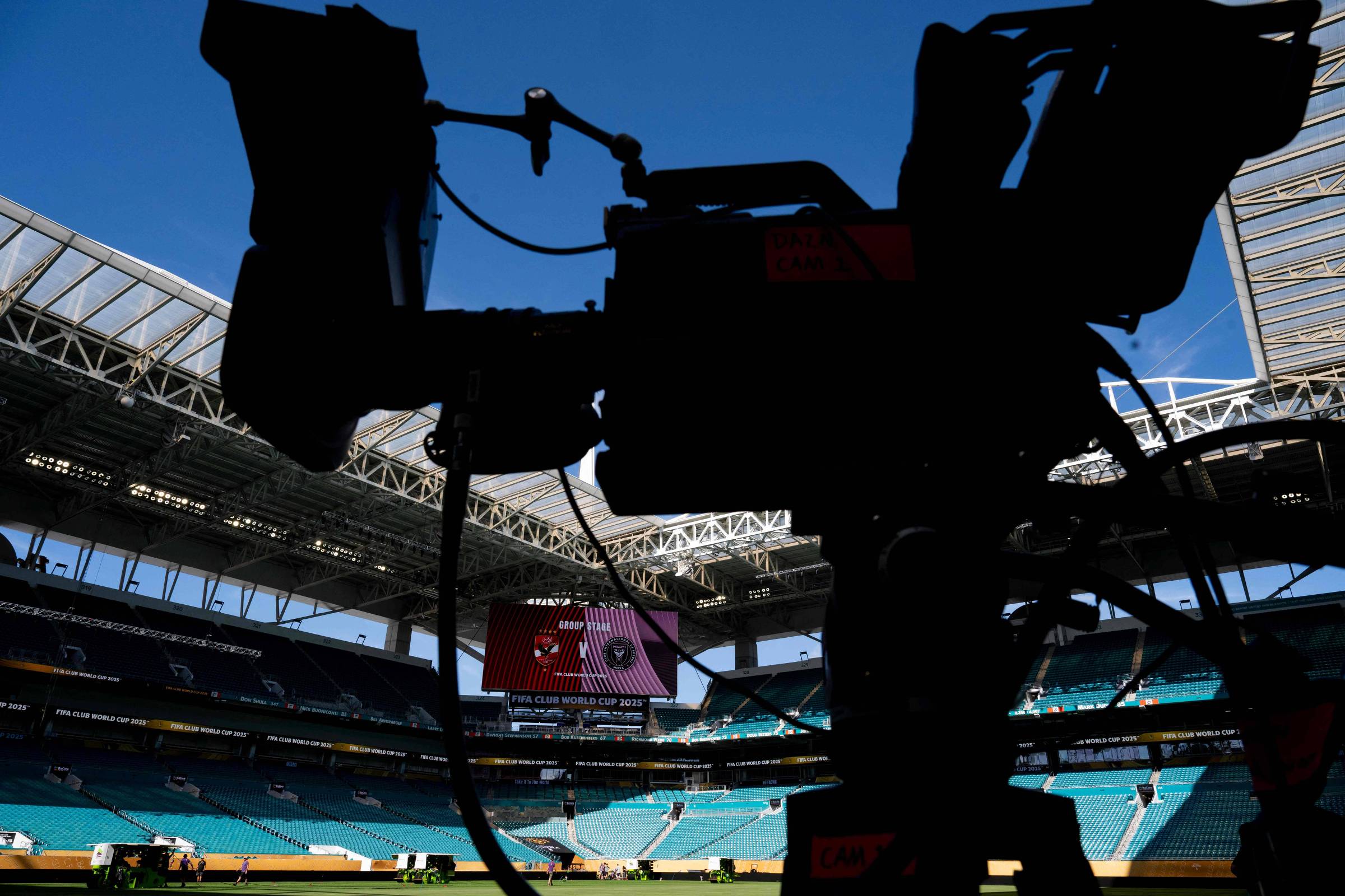 4 em cada 10 dizem que vão ver a Copa pela TV Globo; CazéTV empata entre os mais jovens