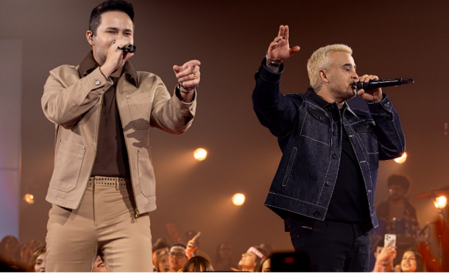 Matheus e Kauan gravam DVD em BH em show com convidados