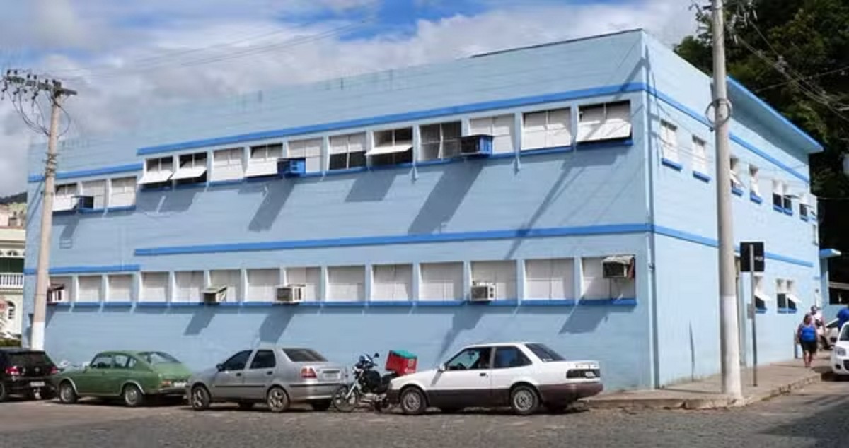 Pintor que caiu de 8 metros após choque em prédio público será indenizado em MG