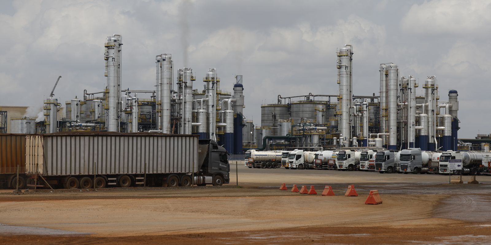 Conferência na Colômbia discute menor uso de combustíveis fósseis