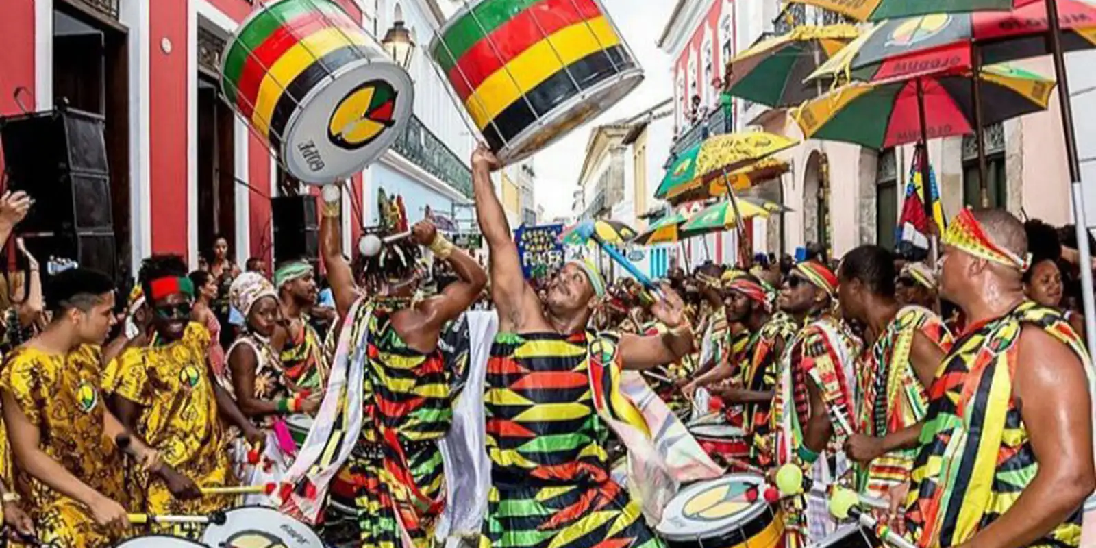 Olodum completa 47 anos com festa na Bahia
