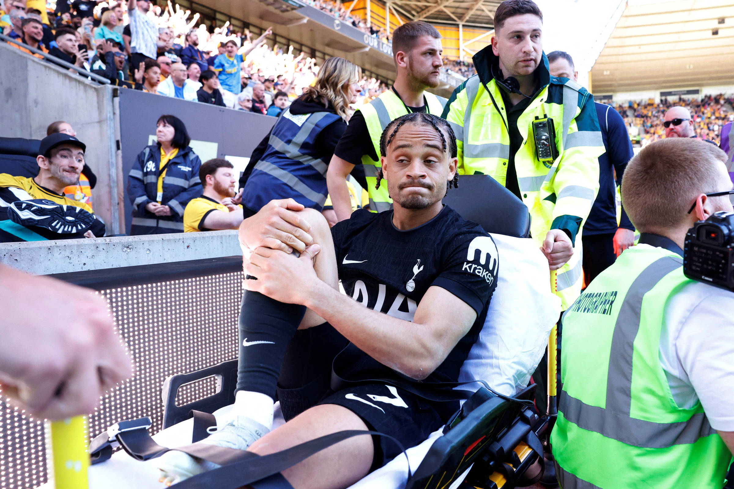 Meia holandês Xavi Simons, do Tottenham, anuncia que está fora da Copa do Mundo