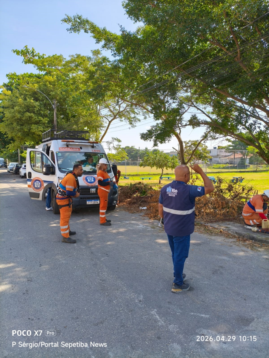 Vereador Willian Coelho acompanha ações de melhoria em Nova Sepetiba ao lado de órgãos municipais