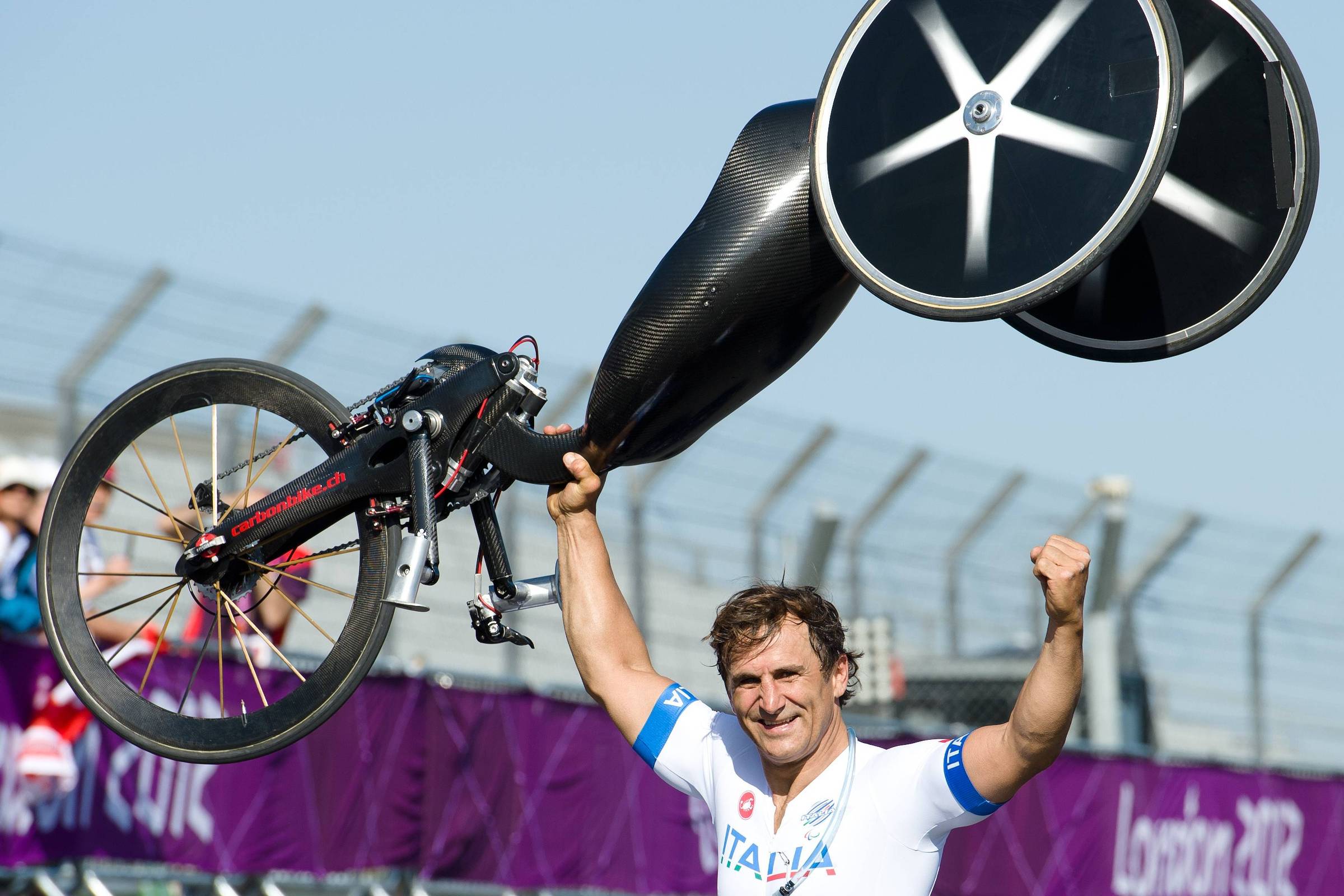 Morre Alex Zanardi, campeão paralímpico e piloto da F1, aos 59 anos