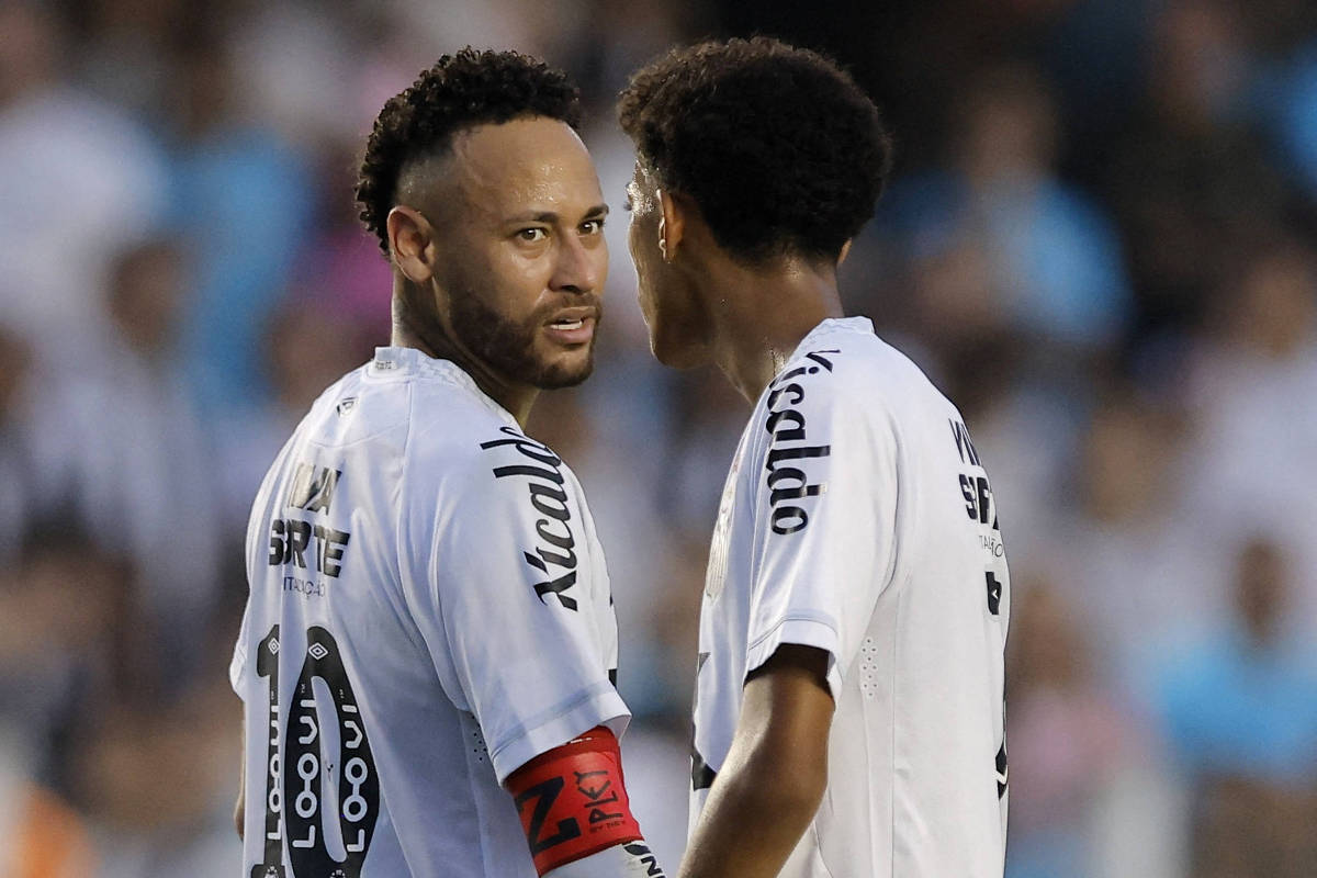 Neymar tem desentendimento com filho de Robinho em treino do Santos