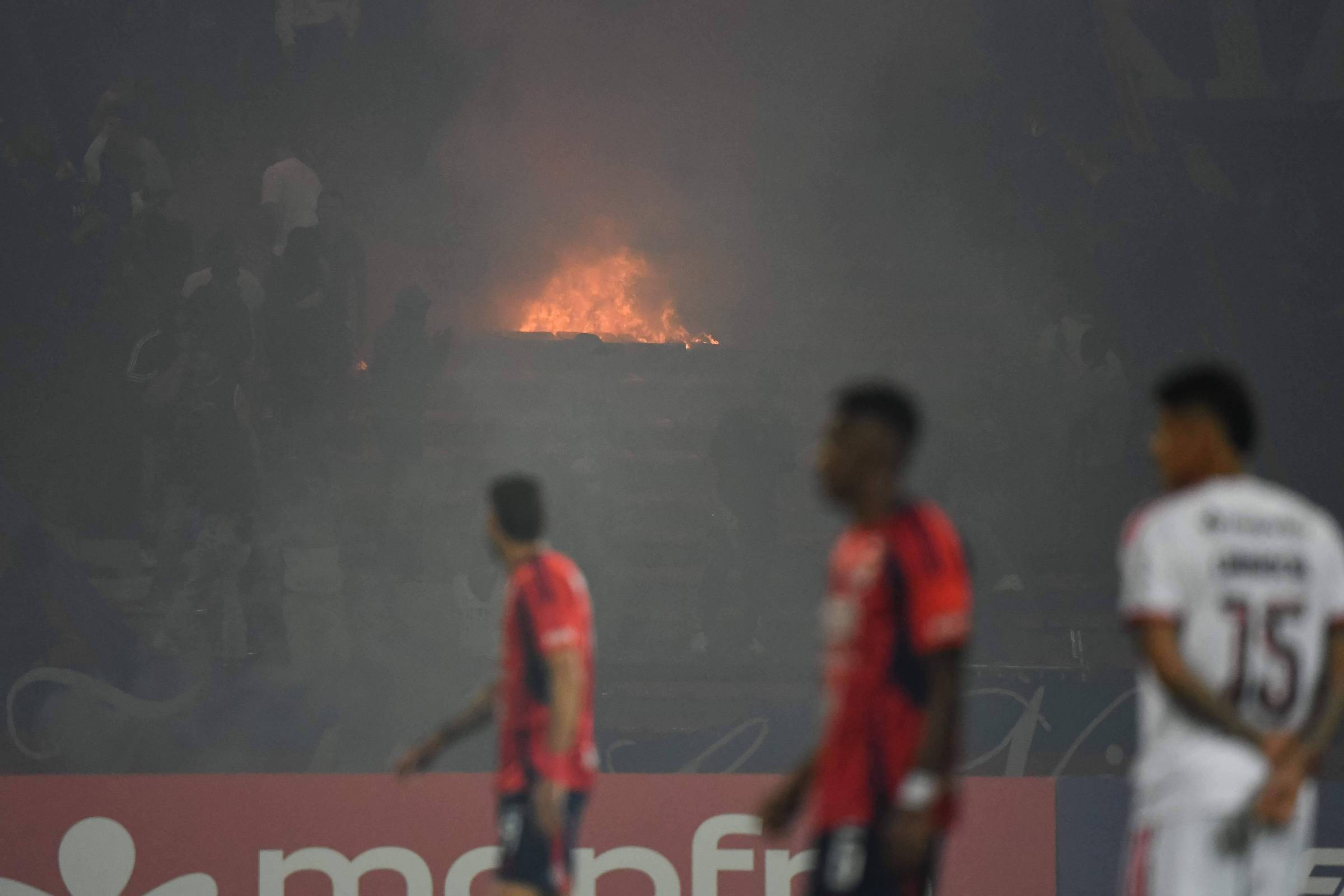 Jogo do Flamengo é cancelado após confusão em Medellín