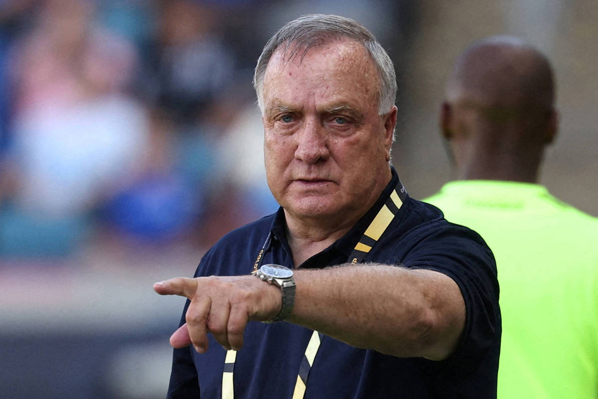 A um mês da Copa, Dick Advocaat reassume comando da seleção de Curaçao