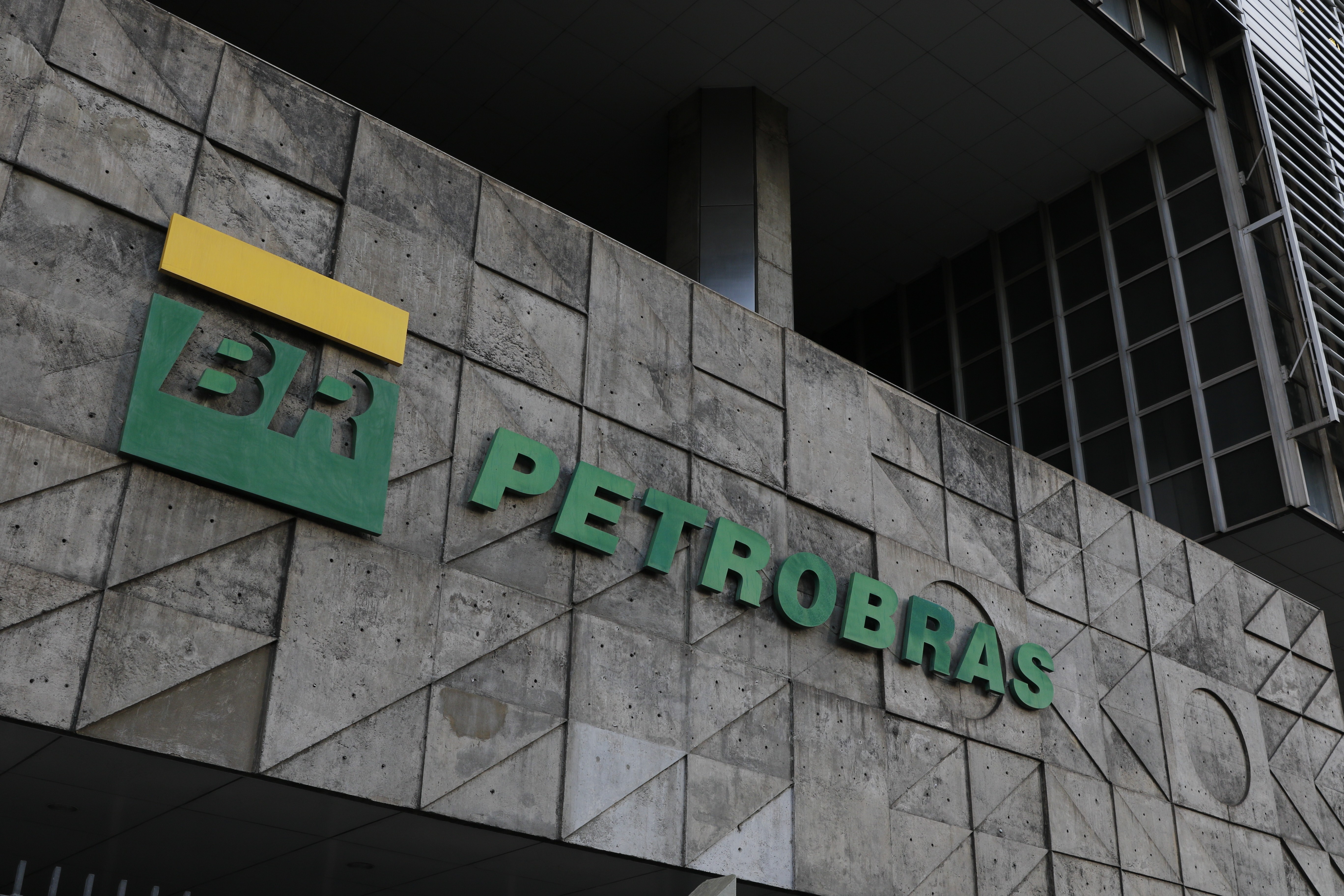 Petrobras decide desenvolver descoberta de Aram em Santos, diz presidente