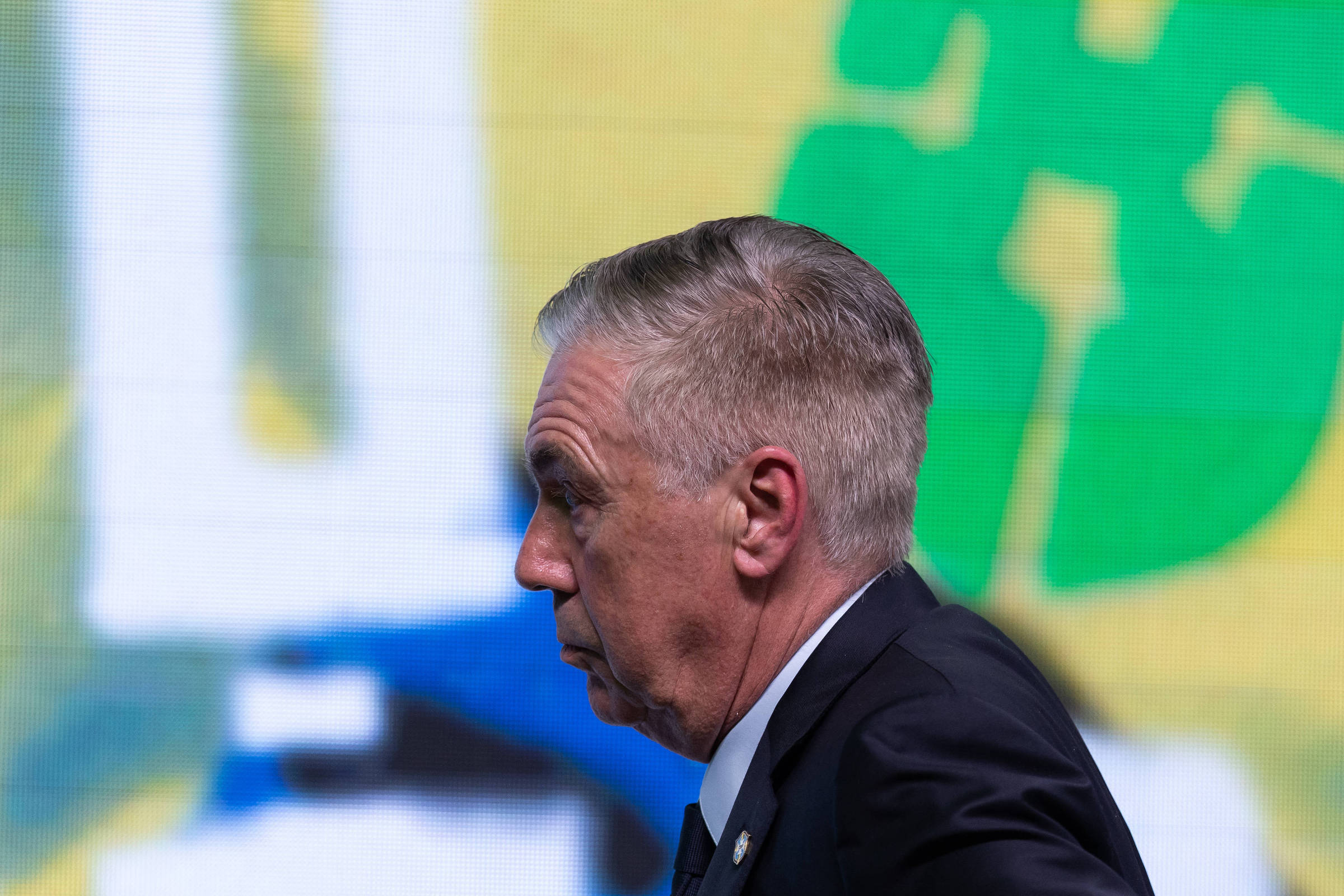 Carlo Ancelotti olha para o futuro no ataque e adota cautela no gol