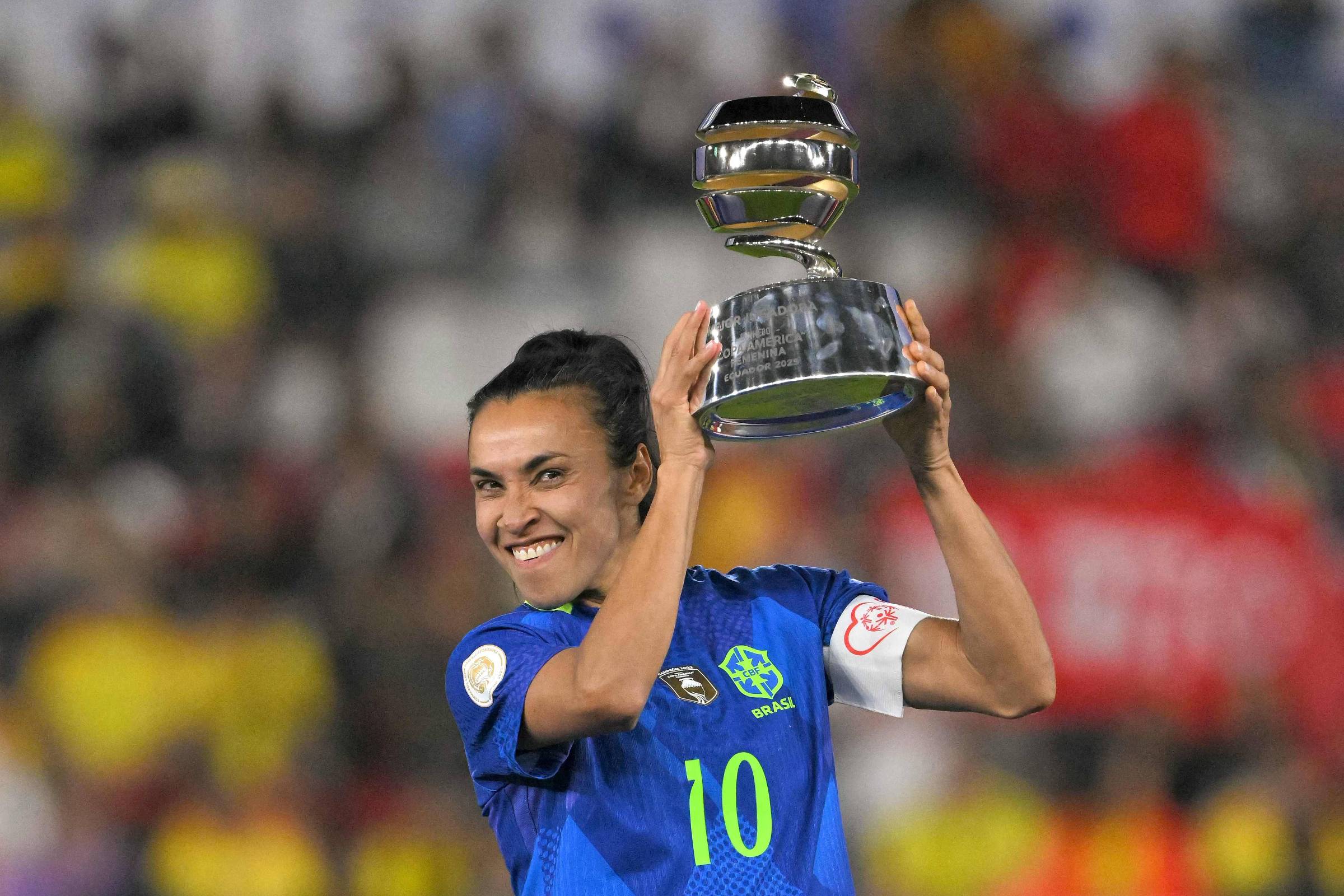 Aos 40, Marta volta à seleção para amistosos contra os EUA